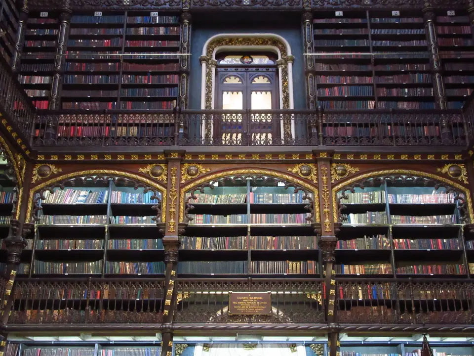Salão histórico do Real Gabinete Português de Leitura